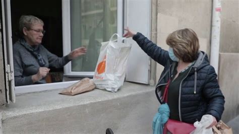 Video Confinement Le Quotidien Dune Gardienne Dimmeuble à Paris