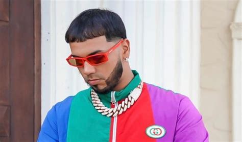 Video Anuel Aa Se Vanaglorea Haciendo Ejercicio Sobre Sus Carros