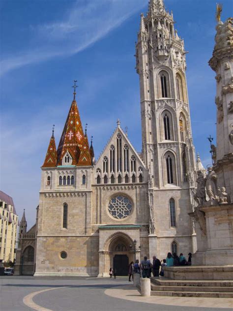 Hungary shares borders with seven neighboring countries. The top 10 must see churches in Hungary - Eurama