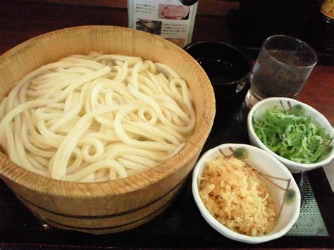 丸亀製麺は全店に製麺機を置いて、打ちたて、茹でたての味を実現。 国産小麦100％にこだわった讃岐うどんのおいしさを、心ゆくまでご堪能ください。 ※ 一部店舗にて価格が異なる場合があります。 ※ 丸亀製麺 釜揚げうどん特盛 | 武蔵境の丸亀製麺は大型駐車場 ...