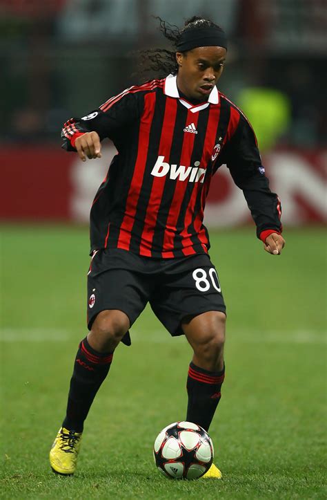 Pagesbusinessessports & recreationsports team• real madrid & ac milan • fans •. Ronaldinho in AC Milan v Real Madrid - UEFA Champions ...