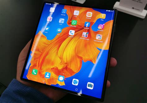 6.6 inch) oled fhd display, hisilicon kirin 990 5g chipset, quad 40mp + 8mp + 16mp + tof 3d rear and uses main camera for selfie, 8gb ram and 512gb rom, huawei mate xs price range myr. First impressions of the new foldable Huawei Mate Xs ...