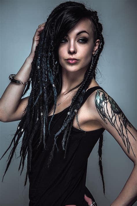 White ladies do sometimes wear dreads, too, but (and we are not talking about all that cultural appropriation stuff) it's black women who look gorgeous with dreadlocks. Pin on Merry's Synthetic Dreads