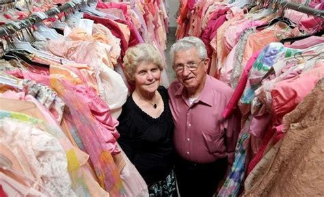 За 56 години брак романтичен мъж купил 55 000 рокли на жена си