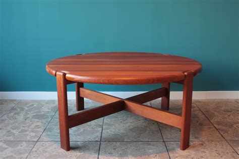 It has been given a snow white finish, the table brings a light and airy feel to any living room. Scandinavian round coffee table in solid teak - 1970s ...