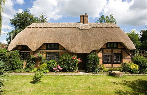 Voted 'gold' for customer service by feefo. Letting Your Property | English-Country-Cottages