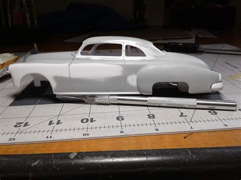1950 Olds Custom Plastic Model Car Kit 125 Scale 854022