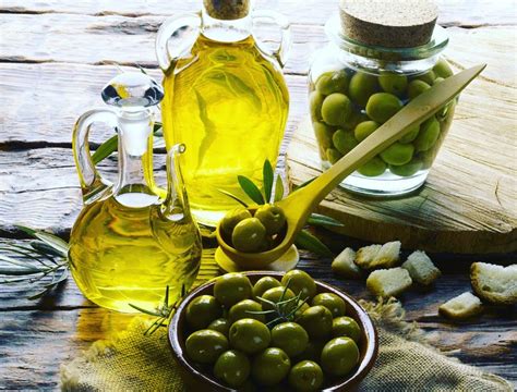 Minyak kanola merupakan minyak nabati yang terbuat dari biji tanaman kanola. Macam Jenis Minyak Goreng Manfaatnya Untuk Kesehatan - MASTAH