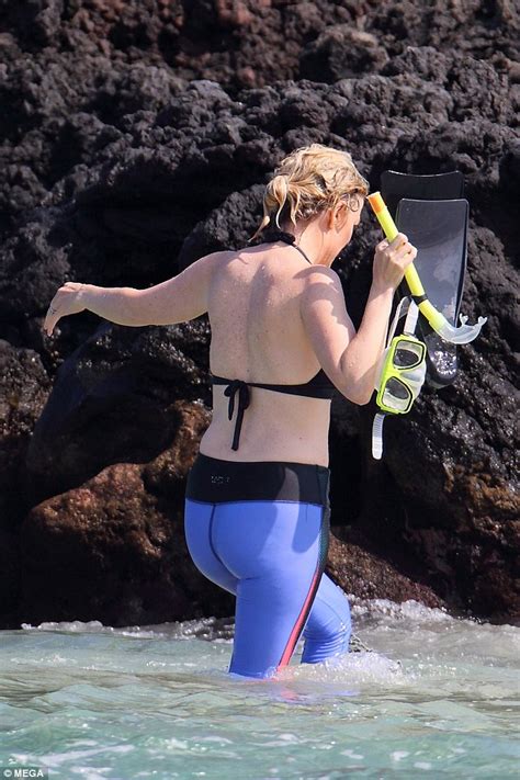 Bikini Clad Megyn Kelly Snorkels On Vacation In Hawaii Daily Mail Online