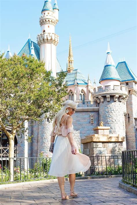 Top 3 Insta Worthy Spots In Disneyland Disneyland Photos Disney Land