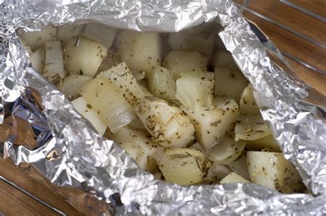 Rub the skin with olive oil and sprinkle with salt and pepper. How to Bake Red Potatoes in an Aluminum Foil Packet for ...