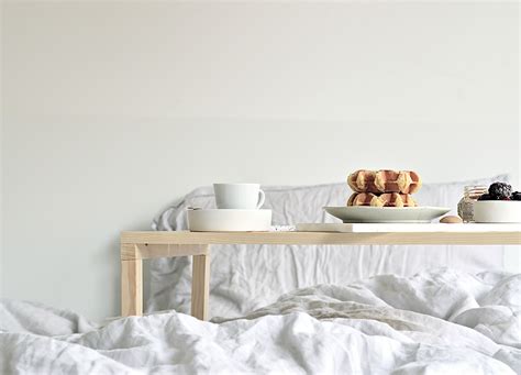 Love Breakfast In Bed This Diy Breakfast In Bed Table Is All You Need