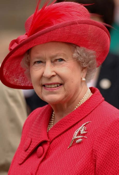 C'est avec un profond chagrin que sa majesté la reine annonce la mort de son époux bien aimé le prince philip, duc d'edimbourg, selon un communiqué du buckingham, précisant que le prince philip. La Reine d'Angleterre volée lors d'une réception