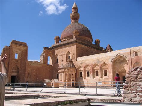 Merv'in büyük sarayı merv'de şehriyar kalesi'nin içindedir. Ishak Pasha Palace, Turkey | Most Beautiful Places in the ...