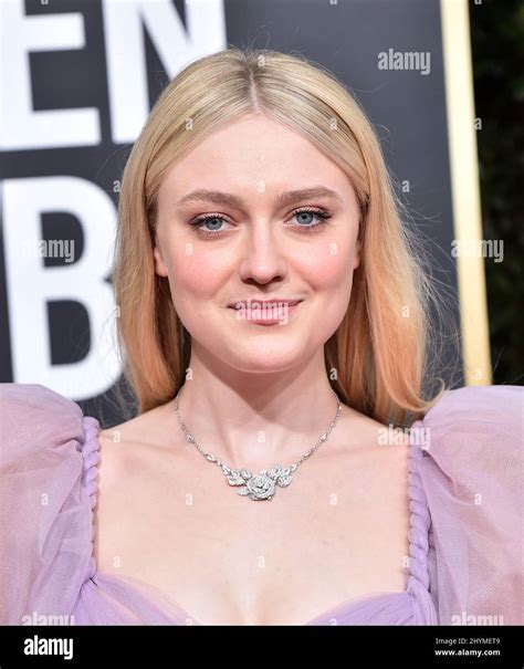 Dakota Fanning At The 77th Golden Globe Awards Held At The Beverly