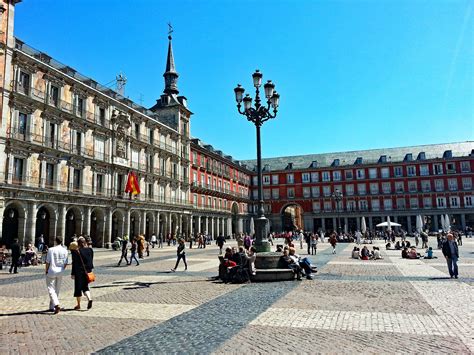 La Plaza Mayor à Madrid Shmadrid