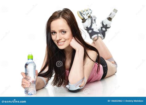 Die Schne Junge Frau In Den Rollerskates Stockfoto Bild Von Haar Rein 146832862