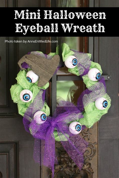 Mini Halloween Eyeball Wreath