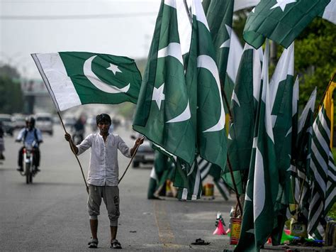 Independence day of pakistan takes place on august 14, 2021. Photos: Pakistan celebrates 74th Independence day | News ...