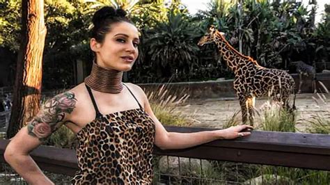 This Giraffe Woman Had 15 Brass Rings Around Her Neck For 5 Years When