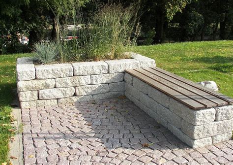 Suche jemanden der eine steinmauer setzen kann. Bankplatz Trockemauer Aus Betonstein Und ...