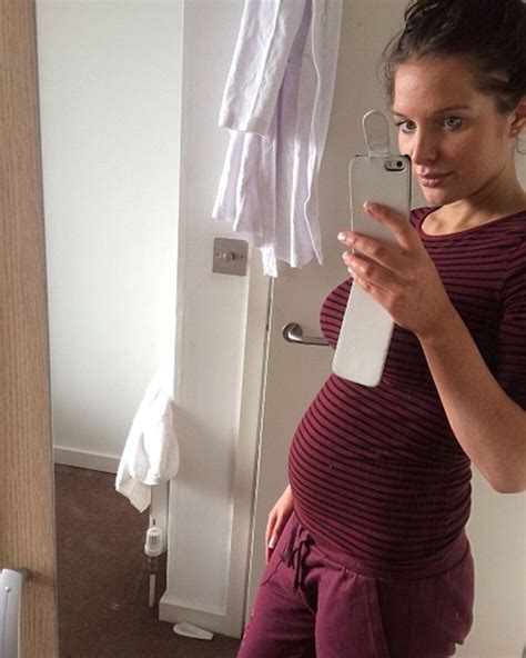 Pregnant Helen Flanagan Showcases Her Growing Baby Bump In New Instagram Selfie Daily Mail Online