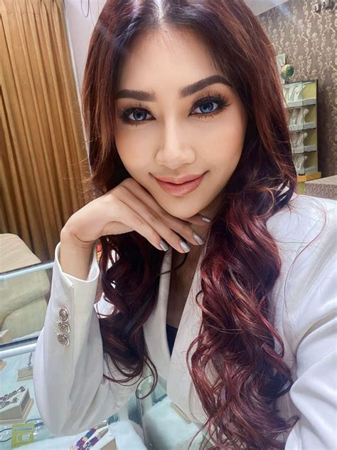 Model And Actress Zin Zin Zaw Myint Sharing Her Photo To Fans For Views
