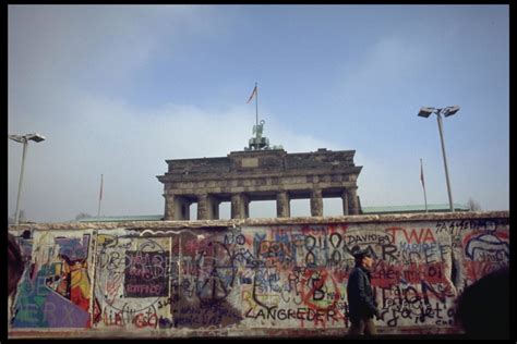Trente ans après la chute du mur de Berlin le récit dun témoin