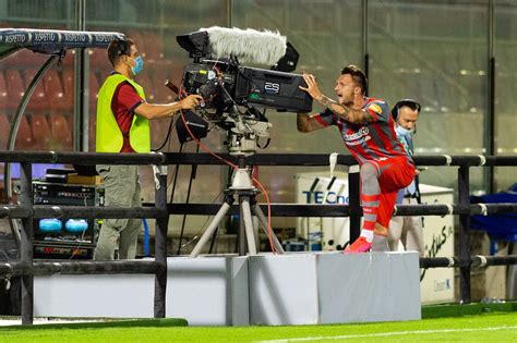 The competition began on 28 may and will end on 27 november. Serie B, assemblea approva linee guida diritti tv 2021 ...