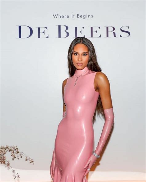 Cindy Bruna Sexy In Tight Dress At De Beers Party 7 Photos The
