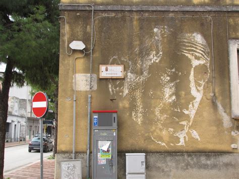 Grottaglie street art Ciao tutti Ontdek Italië
