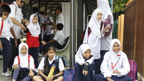Malaysia Probes Marriage Of 11 Year Old Girl To 41 Year Old Man Itv News