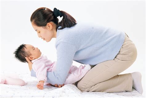 新手妈妈必学：安全抱宝宝的技巧百度宝宝知道