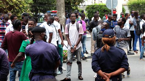 Julgamento Sumário De Manifestantes Detidos Em Luanda