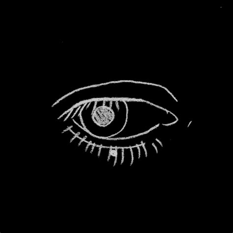 Гиф анимация Моргающий глаз на черном фоне