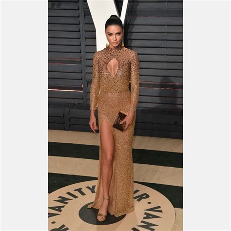 Oito Vezes Em Que Adriana Lima Roubou A Cena No Red Carpet Site RG