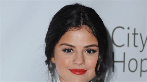 Selena Gomez Hits 50 Million Instagram Followers Shows Off Her Killer Waves Glamour