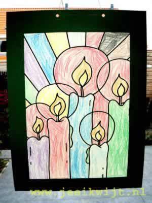 Glas in lood is een vensterraam bestaande uit. Glas in lood van papier en olie | Glas in lood, Kerst ...