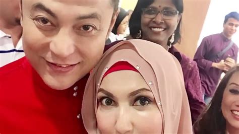 Seakan dia sudah menutup pintu hatinya selepas putus tunang dengan elfira loy. Wajah TERKINI Zakiah Anas Bekas Pembaca Berita TV3 ! - YouTube