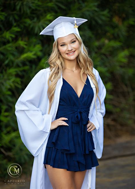 Girls Graduation Photo Cap And Gown Pictures Cap And Gown Photos