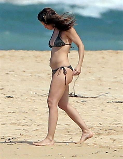 Jessica Biel In Black Bikini In Maui 02 Gotceleb