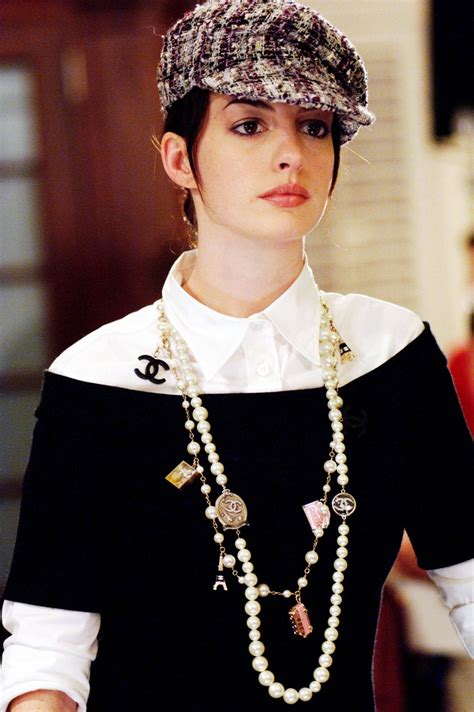 Anne Hathaway fait renaître l accessoire préféré de son personnage dans