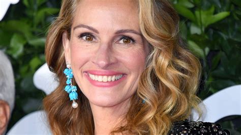 julia roberts shares unbelievably rare throwback photo for heartfelt reason hello