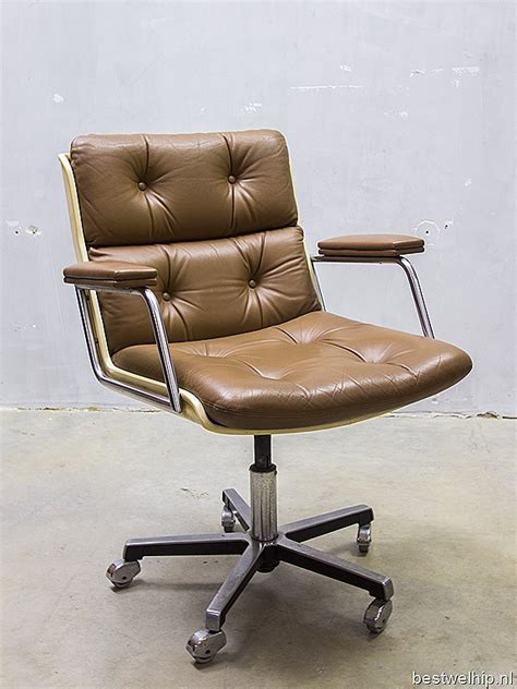 This chair has been designed with the input of over twenty physicians and experts in physical therapy. Mid century modern vintage design bureaustoel ...