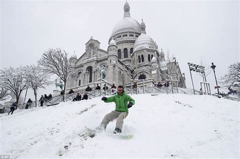 Paris Snow Causes Traffic Chaos As Eurostar Delayed Daily Mail Online