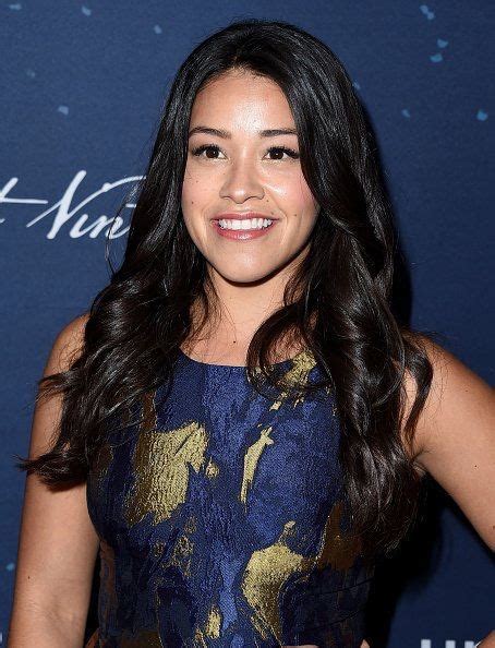 Filly Brown Golden Globes Dresses 1950s Hairstyles Gina Rodriguez Jane The Virgin Bold And