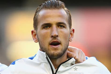 Striker harry kane was born on 28 july 1993 and was raised in walthamstow, north london. Young Harry Kane - Childhood Photos, Age, Family, Height ...