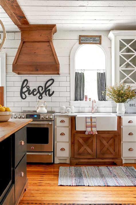 Essential Tips For Choosing The Coziest Farmhouse Kitchen Colors
