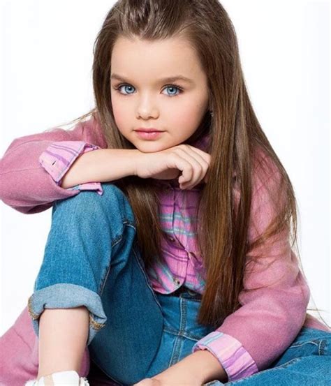 俄六岁小模特被赞世界最美女孩 颜值逆天如天使国际新闻海峡网