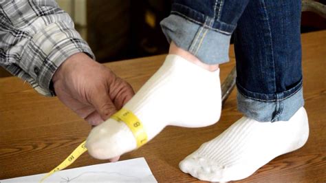 Proper Way To Measure A Foot Youtube